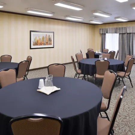 Holiday Inn Express & Suites SIOUX FALLS AT EMPIRE MALL by IHG