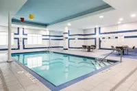 Holiday Inn Express & Suites MILTON by IHG - parking