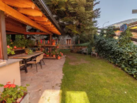 Hostal Xalet Refugi Pere Carné - Hostel アルプのホテル