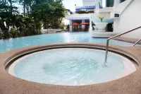 Dorsett Grand Labuan - Hot Tub