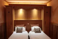 Chalet le Chamois Apartment 10 2nd floor ski in ski out Hotels in Arc 2000