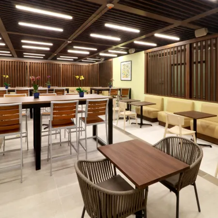 Holiday Inn Express & Suites PLAYA DEL CARMEN by IHG Отели рядом с достопримечательностью «Пляжный клуб Kool»