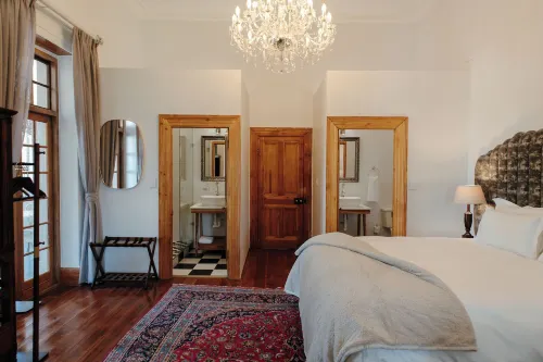 Volstruis Paleis Ladismith 호텔