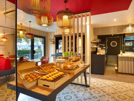 Ibis le Mans Est Pontlieue Отели рядом с достопримечательностью «Jardiprix le discount du jardin»