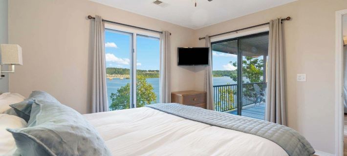 Enjoy Lakeside Fun Lakeview at Table Rock! Hotels in Stone County