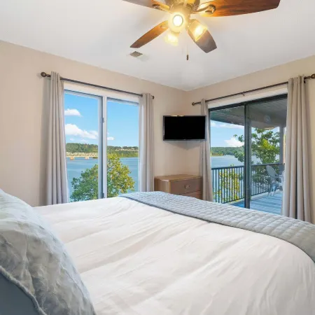 Enjoy Lakeside Fun Lakeview at Table Rock!