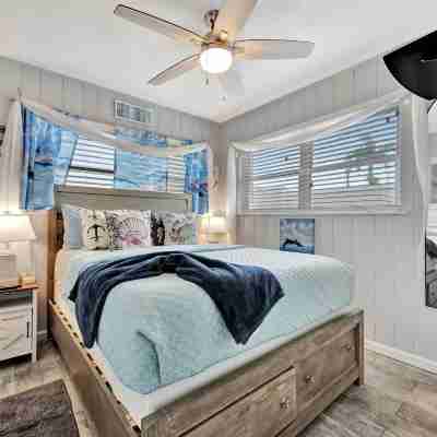 Seashell Suite 1B Pet Friendly Waterfront Dock Rooms