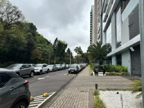 Luxury apartment oceanview wifi security parking 3B/3B Hotels in 