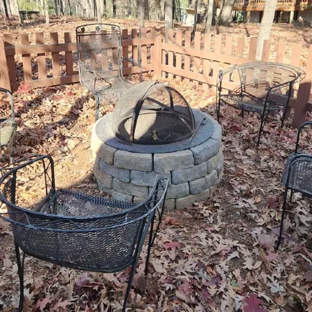 Cozy 4-bedroom cabin with jacuzzi hot tub. Overlooking ski /mnt bike slopes.