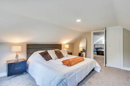 < 1 Mi to Lake: Mtn-view Cabin w/ Porch in Newport - 3-Star