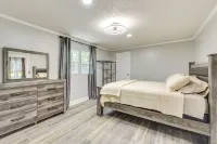 Private Deck & Yard: Home 3 Mi to Dtwn Sanford! - Homestays