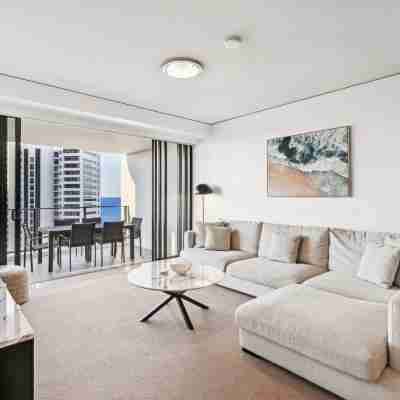 Ocean View 3-Bed with Gym, Pool, Sauna & Parking Rooms