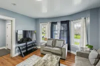 Comfy 3br Flat Close To The Falls 3 Bedroom Apts - Homestays