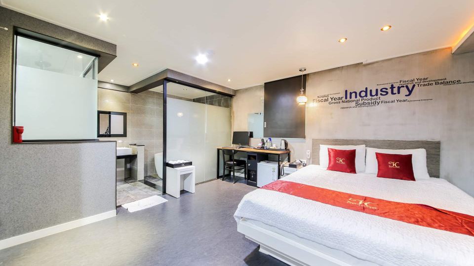 Gimhae Jangyu Huen Hotel