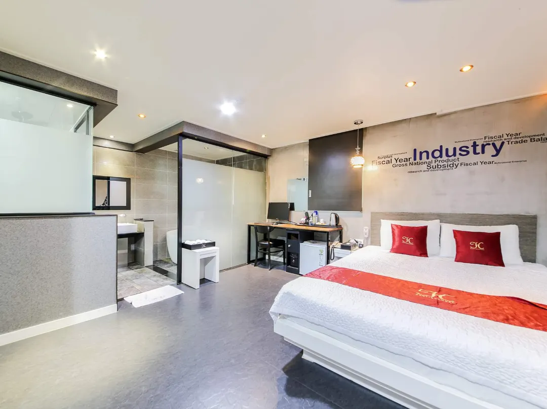 Gimhae Jangyu Huen Hotel - 김해시