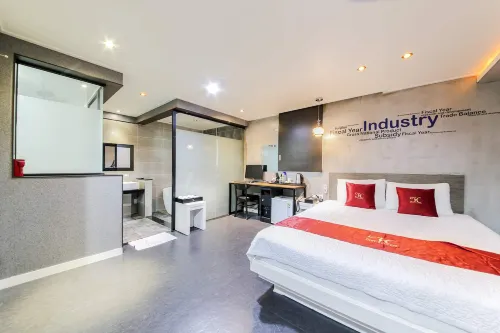 Gimhae Jangyu Huen Hotel
