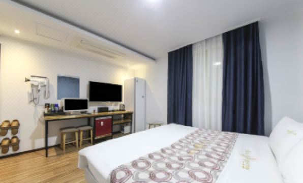 S Hotel