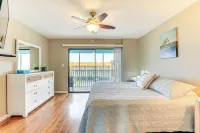 Pelican Cove Condo at Bradenton Beach w/ Pool! - Parkering