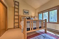 Luxe Sun Valley Retreat w/ Hot Tub, 3 Mi to Resort - Pet-friendly