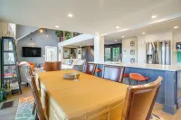 Waterfront Hyannis Home 1 Mi to Ferry and Beach! - Bãi biển