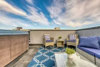 Walk to Empower Field: Townhome w/ Hot Tub! - Bungalows