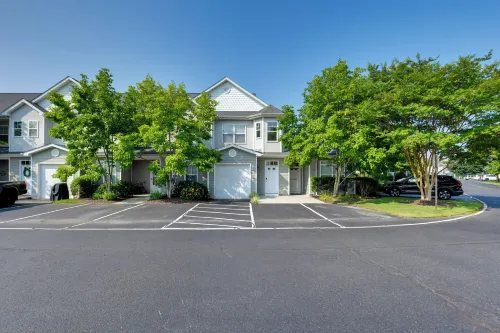 4 Mi to Beach: Lewes Townhome w/ Ping-pong Table - Apartments