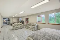 Spacious Kent Home Great for Large Families!