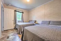 Pet-Friendly Cassoplis Cabin, Close to Parks! Hotels near Wounded Minnow Saloon