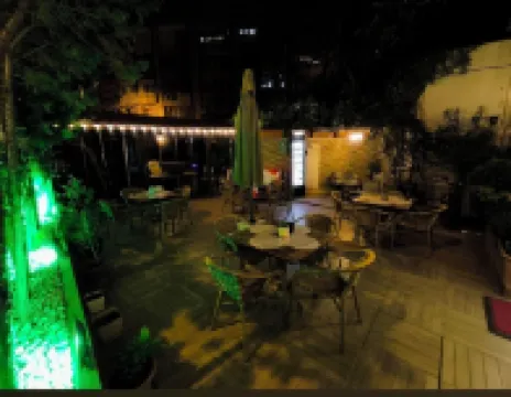 อาราซ สวีท เฮาส์ โรงแรมใน