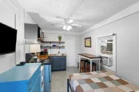 Suite 5, Quick Stroll to Downtown Black Mountain
