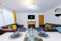 Large Modern 5-Bed House Hotels in Bolton