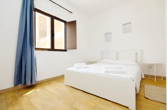 R 09 - Bedroom 9 in Casa do Moinho Guesthouse