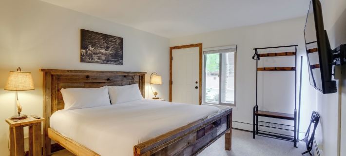Mountain Meadows Condo Walk to Ski Shuttle! Hotels in Frisco