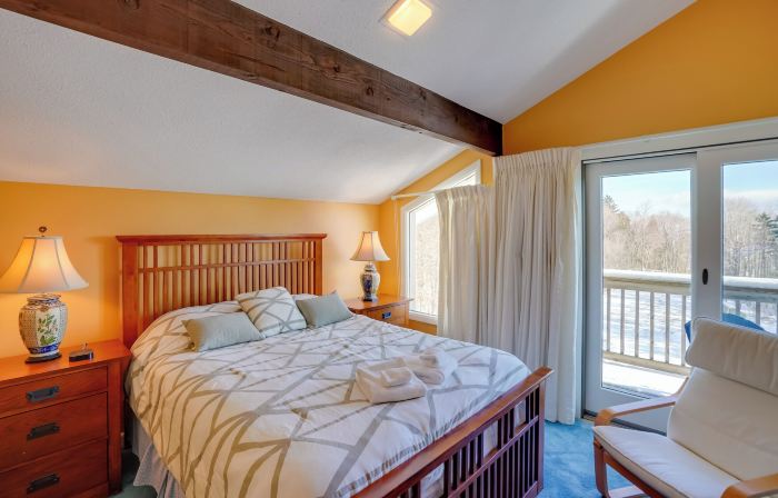 Bromley Mountain Escape w/ 2 Balconies: Hike & Ski