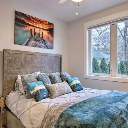 Centrally Located Traverse City Condo 1 Mi to Bay