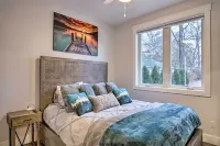 Centrally Located Traverse City Condo 1 Mi to Bay - en bord de mer