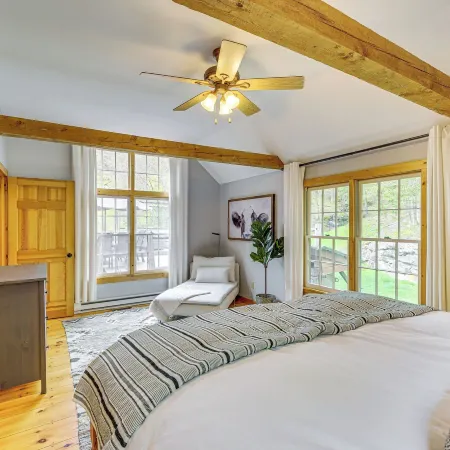 Picture-Perfect Vermont Mtn Cabin w/ Hot Tub!