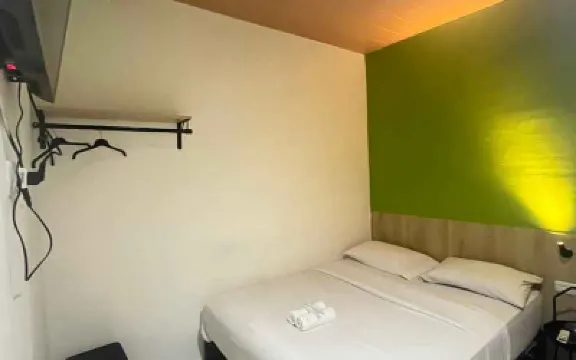 Sabrina Paninsula のホテル