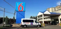 Motel 6 Elizabeth, NJ - Newark Liberty Intl Airport - parking