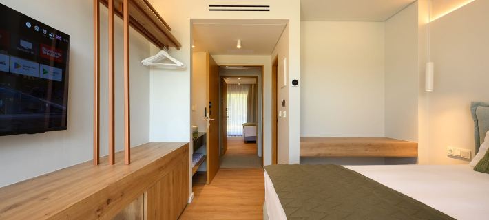 Ipsos Holidays Hotels in Feakes