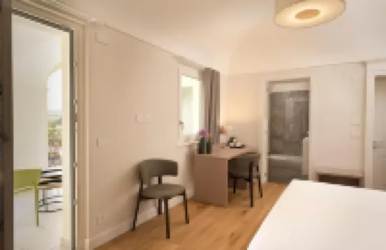 วีเนีย เรเลส์ โรงแรมใน