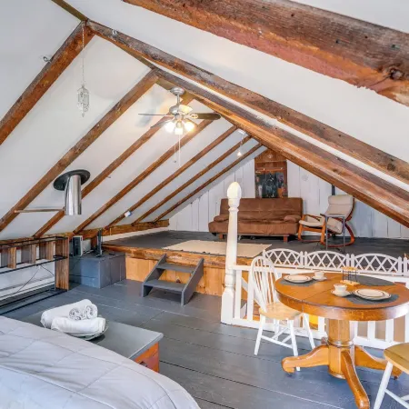 Hike, Fish & Ski: Riverside Barn Loft in Lee Отели в г. Ли