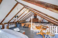 Hike, Fish & Ski: Riverside Barn Loft in Lee - 2-Star