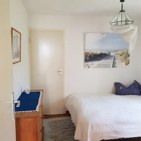 Holiday bungalow on the north-west bank of the Müritz with a direct view of the lake