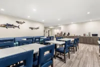 La Quinta Inn & Suites by Wyndham Newport - breakfast
