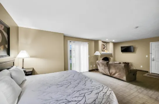 Eastlake Suites Hotel & Conference Center by OYO Urbana Hôtels à : 