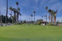 Golf Resort Getaway w/ Pool Access in Palm Desert - バー