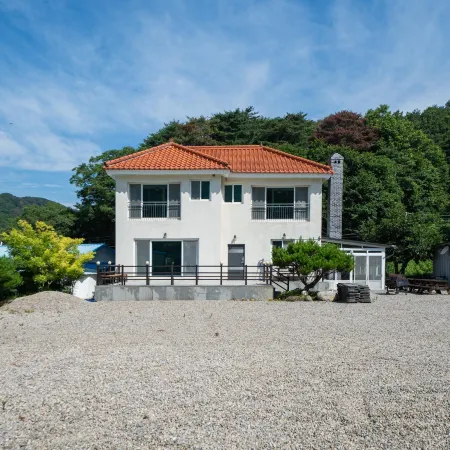 Gyeongju Palms Pension Отели рядом с достопримечательностью «Храм Голгулса»