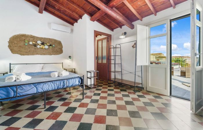 Luxar Suites & Apartments