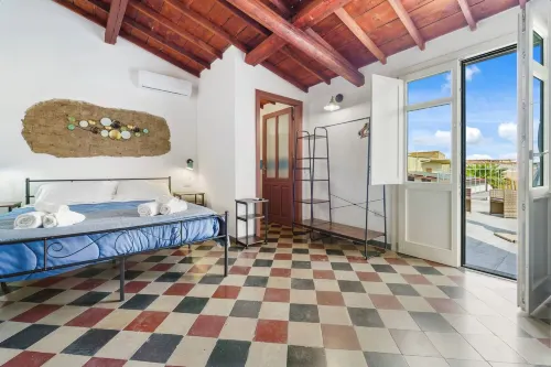 Luxar Suites & Apartments - Homestay